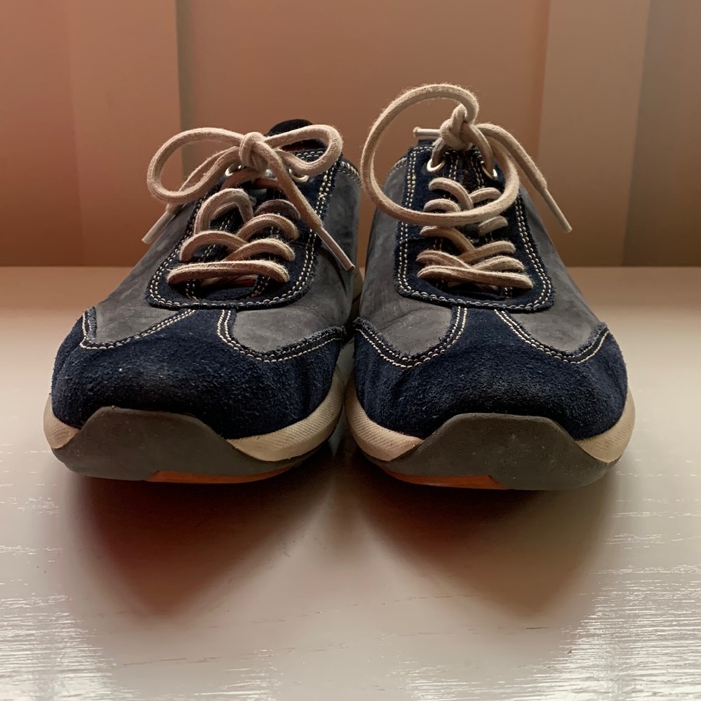 Clarks suede shoes 6.5